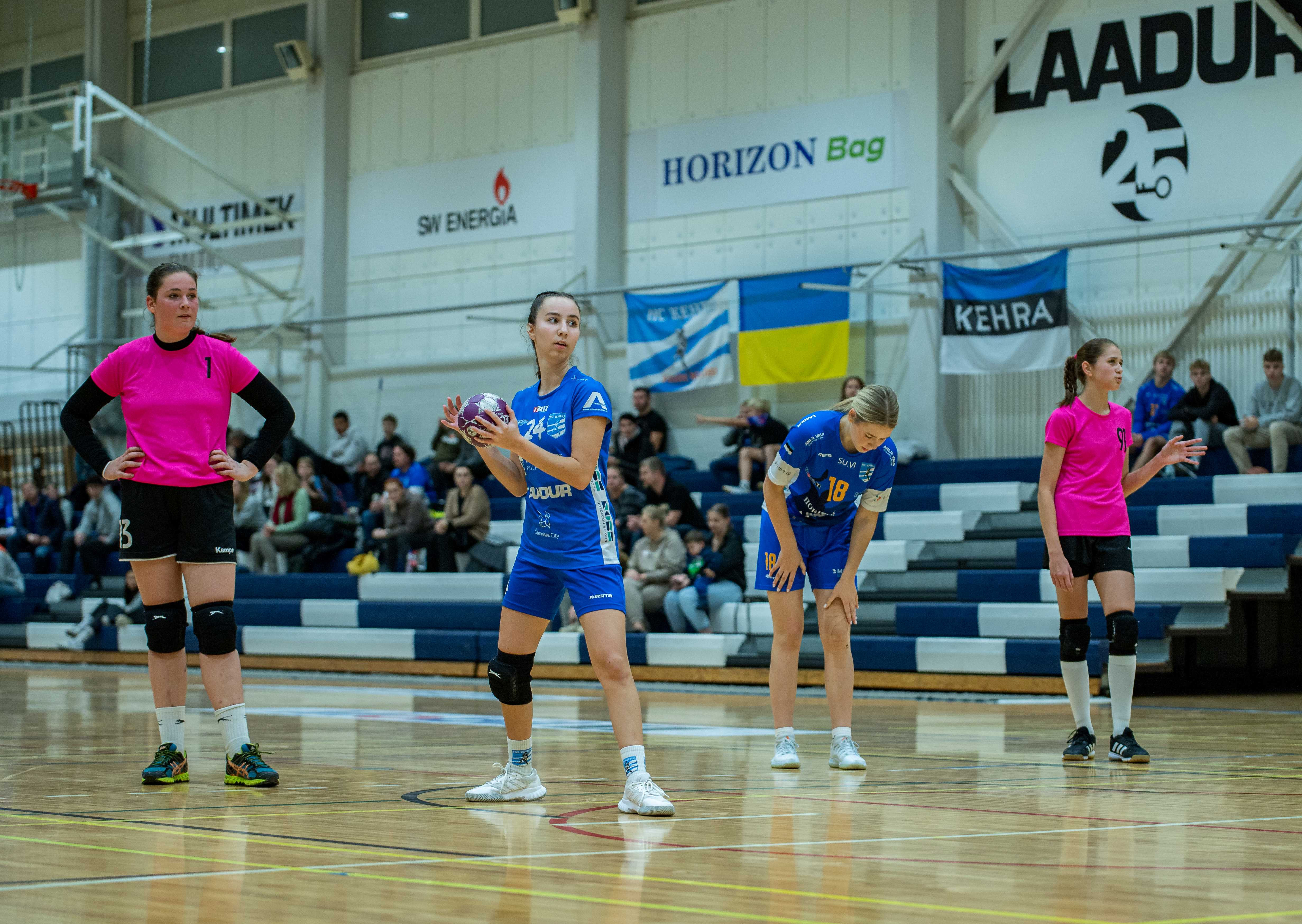 2024 Eesti meistrivõistlustel käsipallis on Kehras tütarlaste B vanuseklassi teisel etapil üks mängupäev seljataga